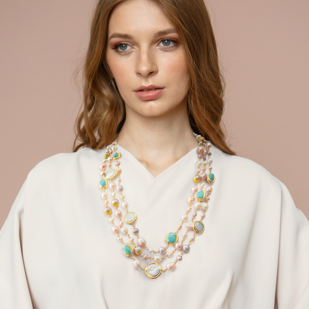 漂亮的粉彩三层珍珠项链