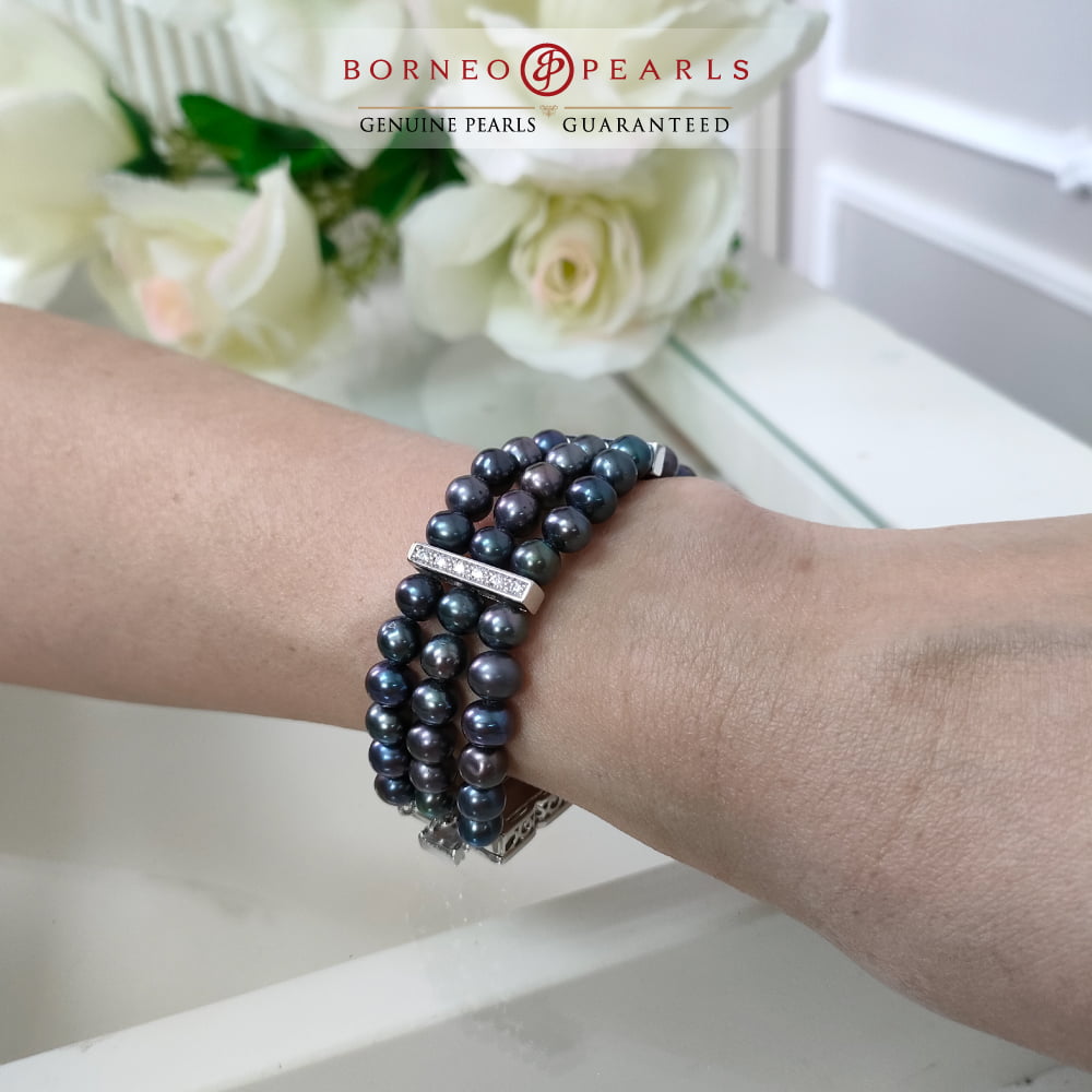 Three String Off Round Pearl Bracelet