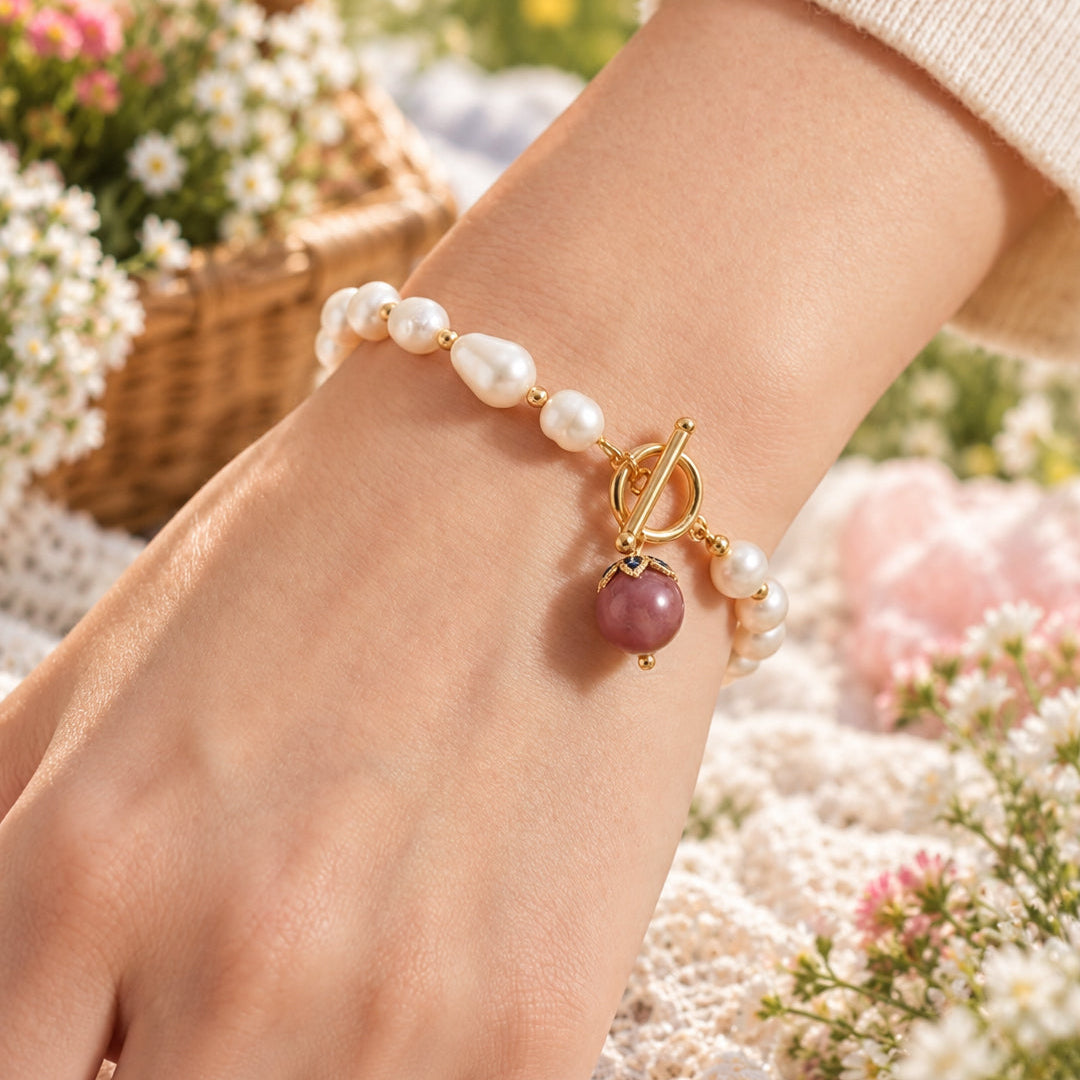 White Rice Pearl Bracelet with Strawberry Quartz Clasp – 7–8mm