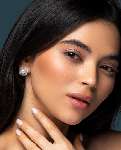 Moonlight Pearl Earrings in 925 Silver
