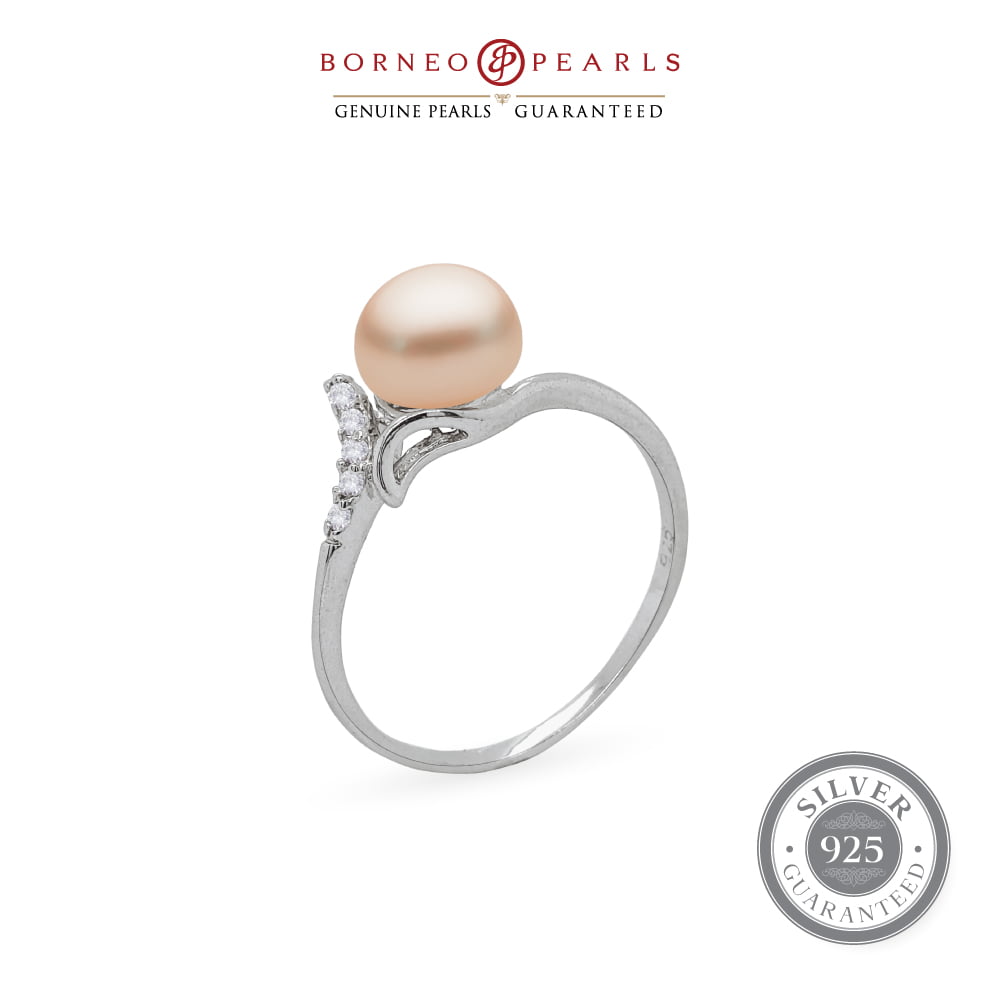 Simple & Delicate Pearl Rings on a 925 Silver