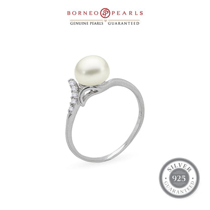 Simple & Delicate Pearl Rings on a 925 Silver